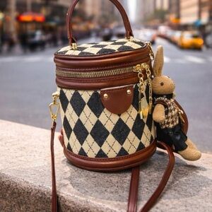 🔥Chic Argyle Bucket Bag w/ Cute Matching Bunny Charm & Adjustable Strap
